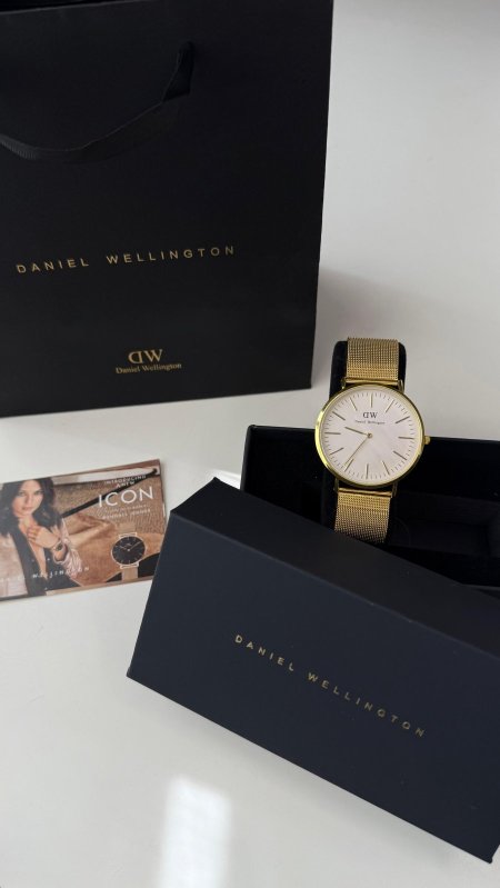ساعة - Daniel wellington شبابية / شامل العلبة الاصلية ذهبي / أبيض